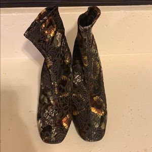 Velvet Hispanitas booties